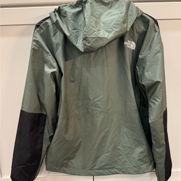 NORTH FACE WOMENS WIND BREAKER SMALL. LIKE NEW - Picture 3 of 3